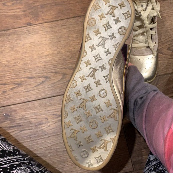 Authentic Louis Vuitton sneakers - Picture 6 of 7